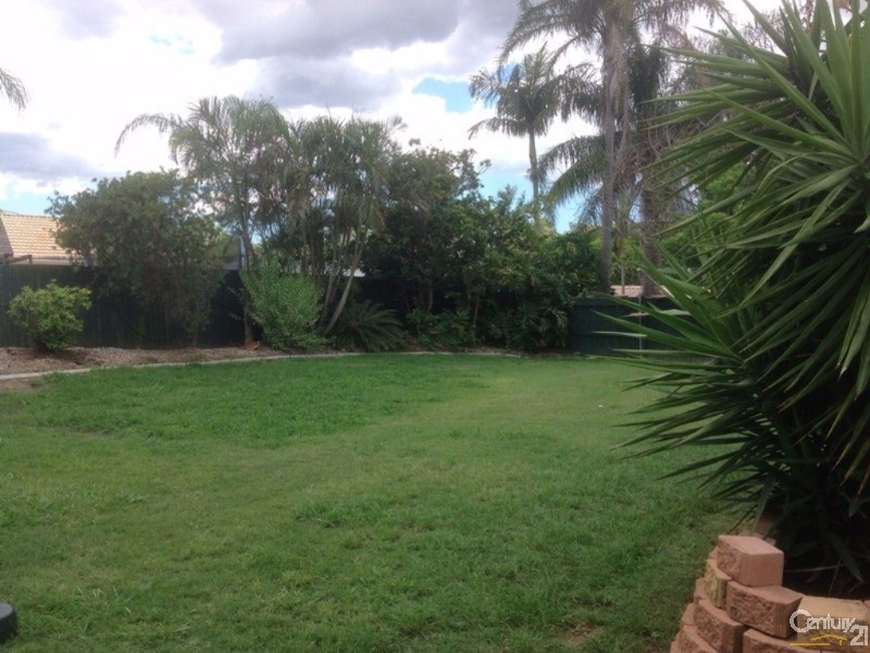 5 Lucida Court, Regents Park QLD 4118