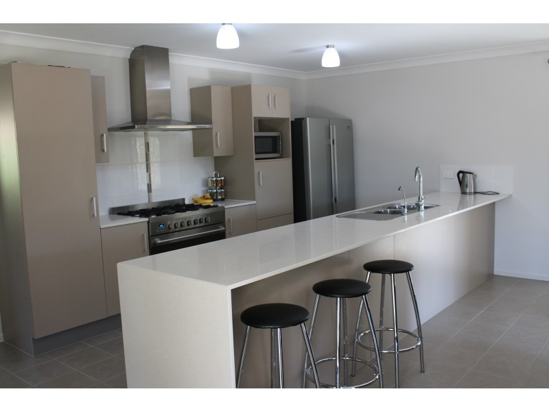 165-169 Walker Drive, Kooralbyn QLD 4285