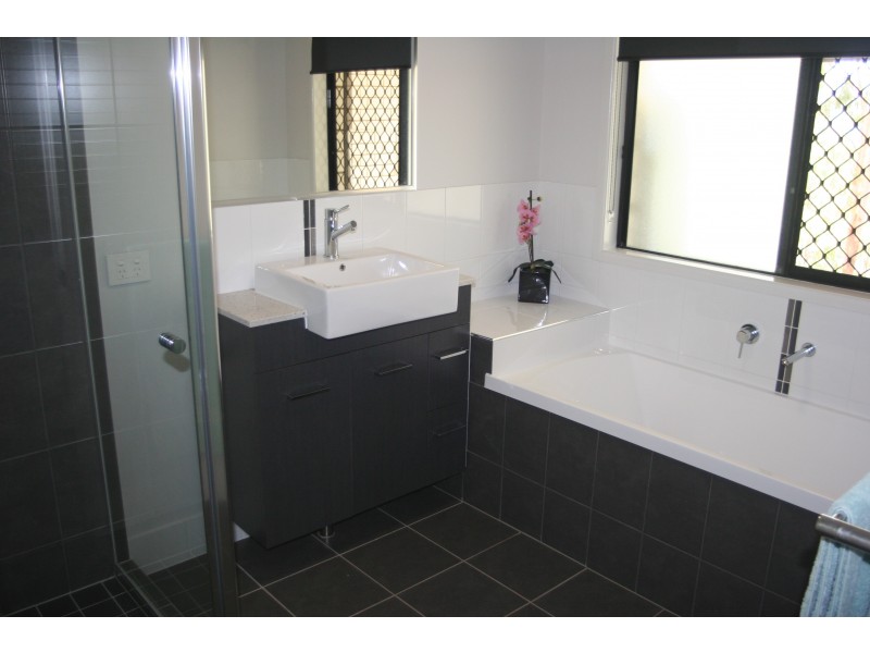 165-169 Walker Drive, Kooralbyn QLD 4285