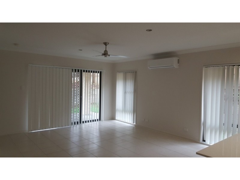 32 Essington Mews, Leichhardt QLD 4305