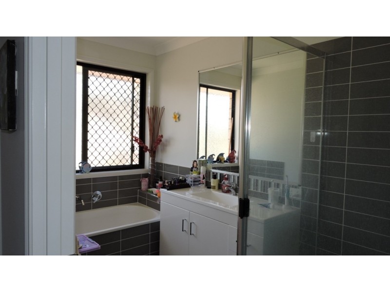 90-92 Haygarth Drive, Kooralbyn QLD 4285