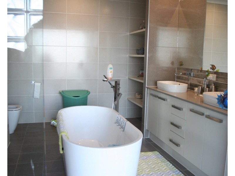 32-34 White Place, Kooralbyn QLD 4285