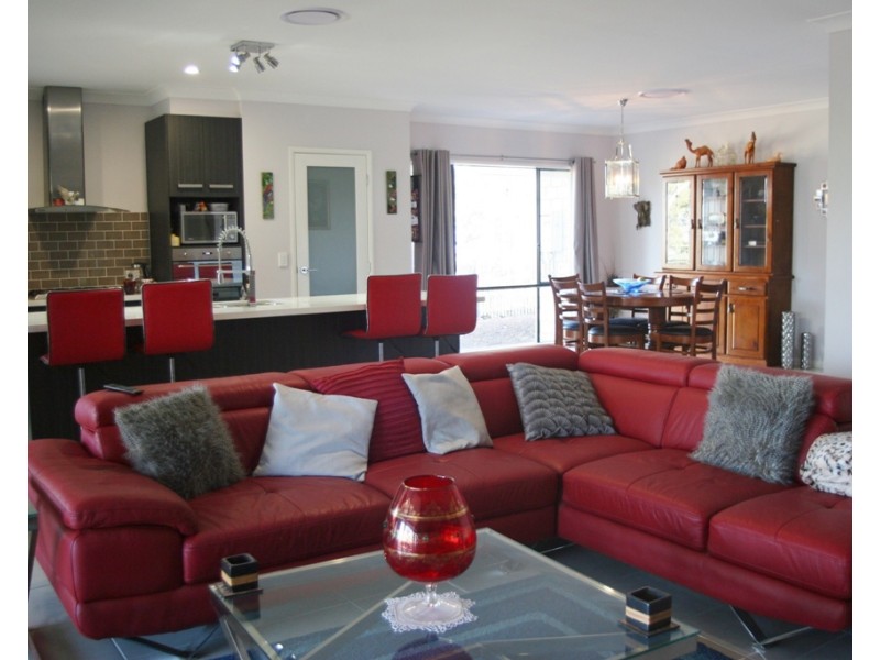 32-34 White Place, Kooralbyn QLD 4285