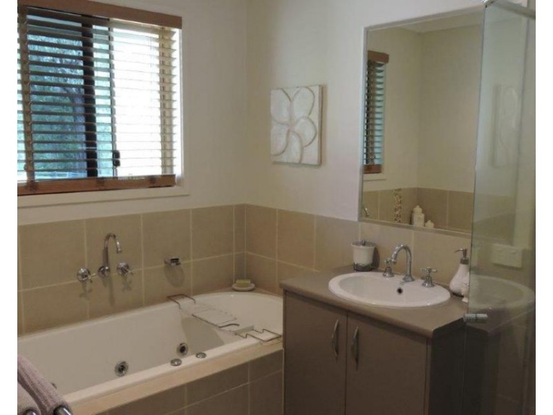 138-140 Campbell Drive, Kooralbyn QLD 4285