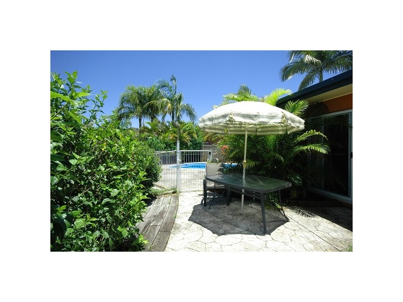 35 Chown Ave, Currumbin Waters QLD 4223