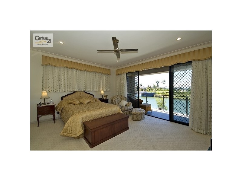 30 Bayswater Ave, Varsity Lakes QLD 4227