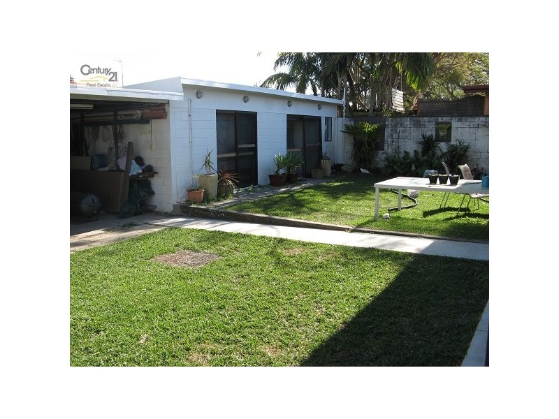 35 Mallawa Drive, Palm Beach QLD 4221