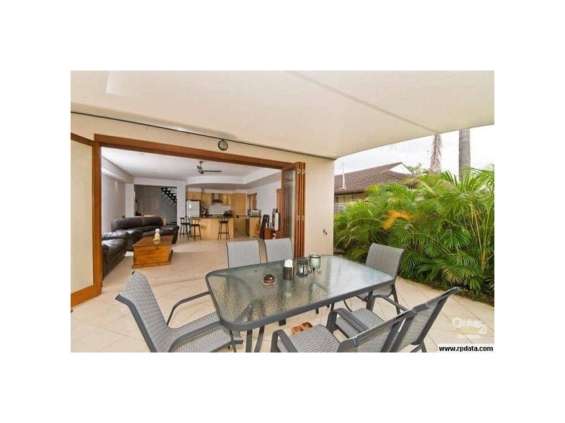 1/5 Bali Ave, Palm Beach QLD 4221
