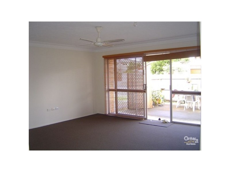 1/37 Twenty Seventh Avenue, Palm Beach QLD 4221