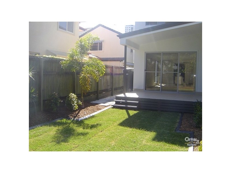 2/98 Leyte Avenue, Palm Beach QLD 4221