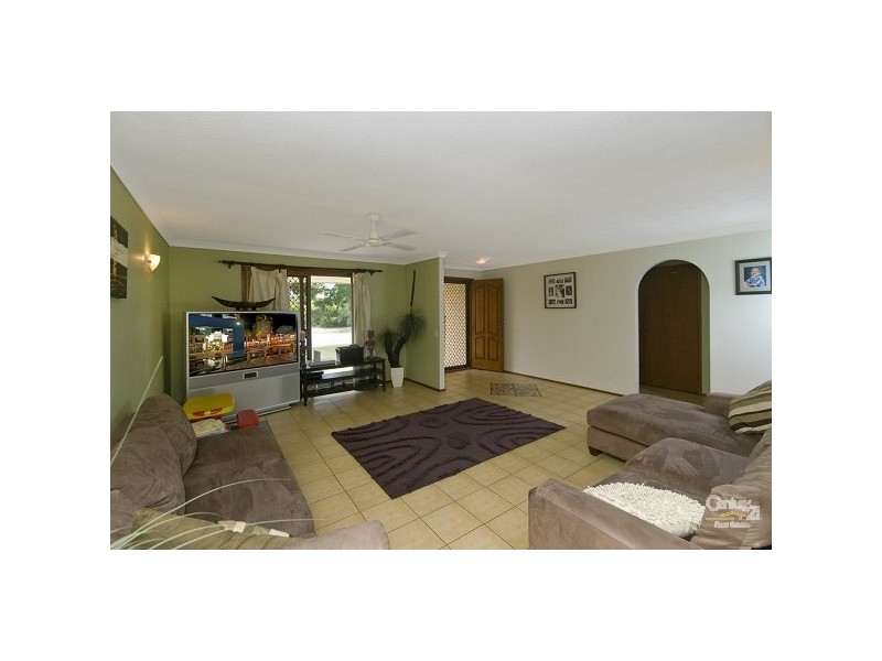 17 Walnut Street, Elanora QLD 4221