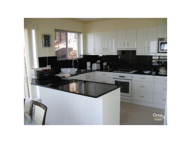 3/2c Twenty Seventh Avenue, Palm Beach QLD 4221