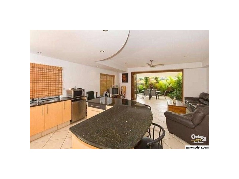 1/5  Bali Avenue, Palm Beach QLD 4221