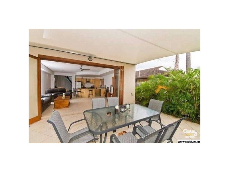 1/5  Bali Avenue, Palm Beach QLD 4221