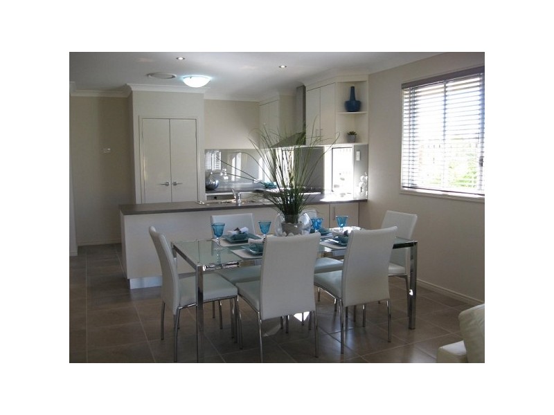 16 SANDALWOOD STREET, Heathwood QLD 4110