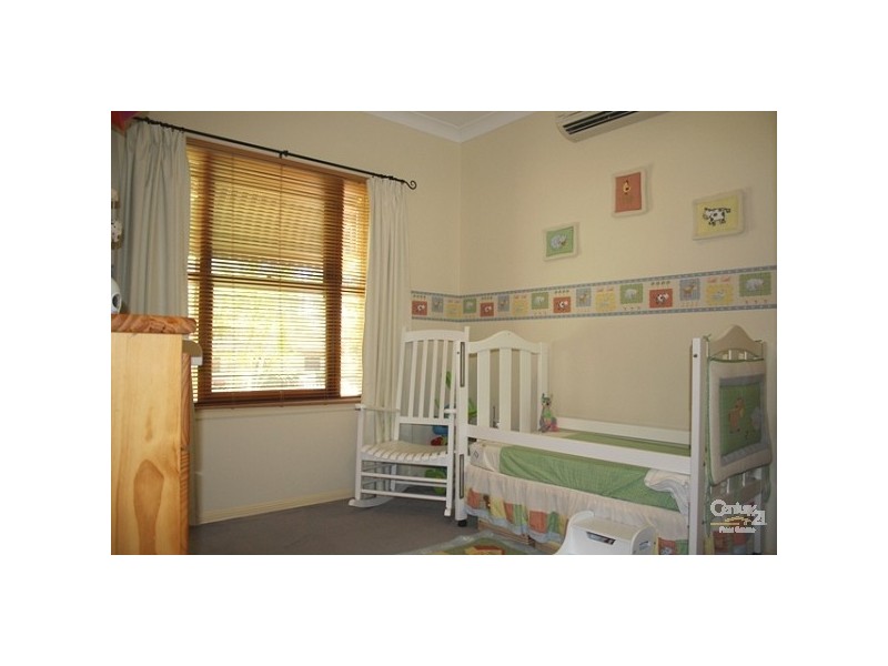 1 GOOMBURRA COURT, Forest Lake QLD 4078