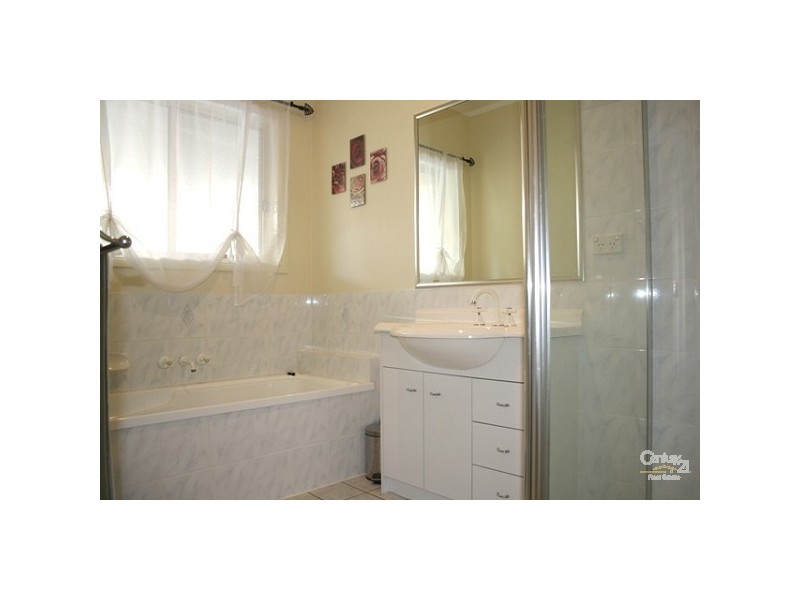 1 GOOMBURRA COURT, Forest Lake QLD 4078