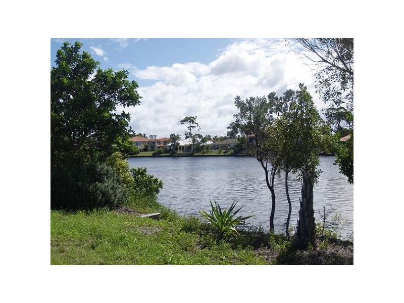 18 Veerings Crescent, Twin Waters QLD 4564