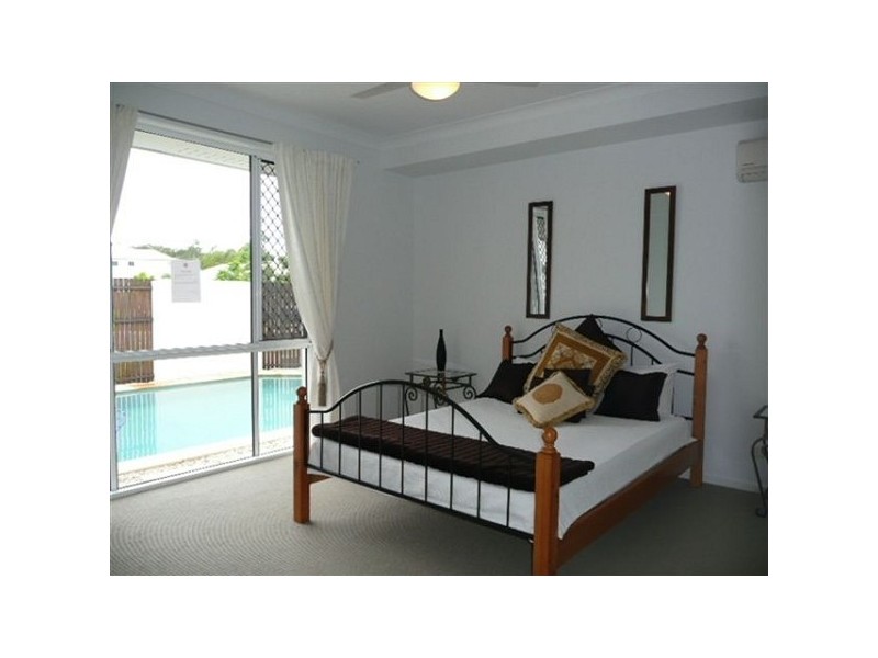 6 Oyster Court, Twin Waters QLD 4564