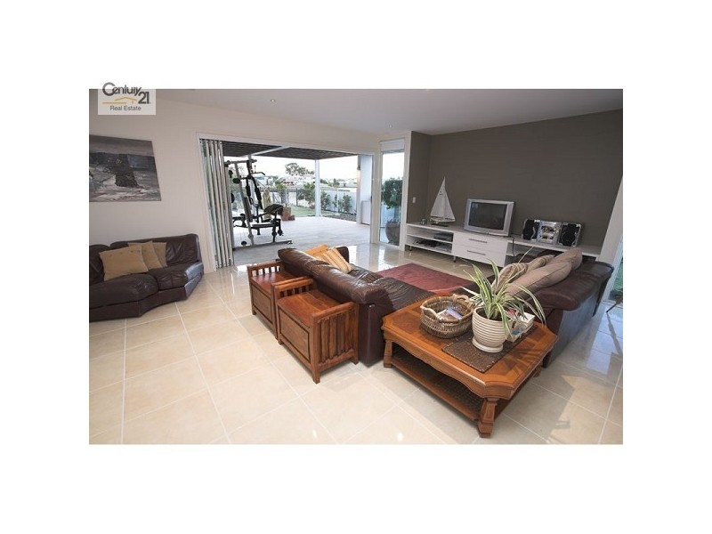 24 Anchorage Circuit, Twin Waters QLD 4564