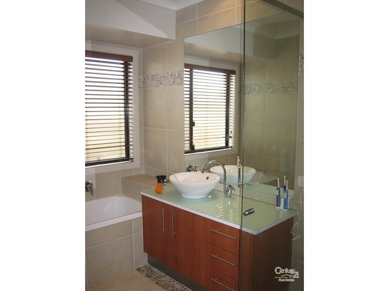 8 Moorings Cct, Twin Waters QLD 4564