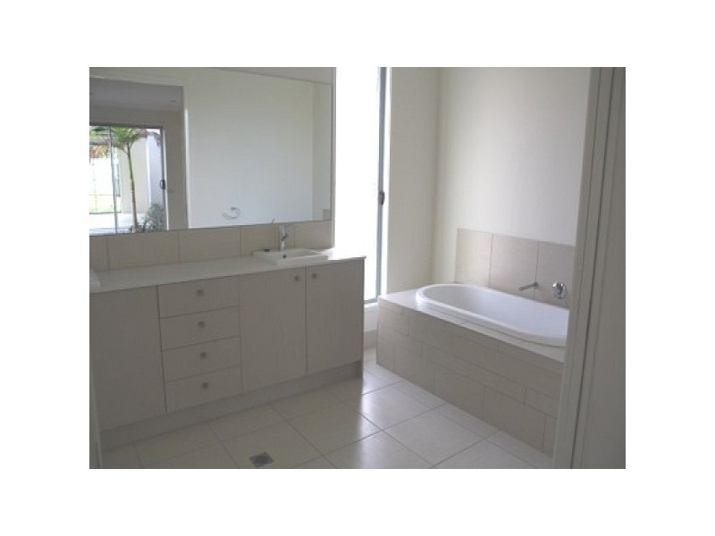 17 Dornoch Way, Peregian Springs QLD 4573