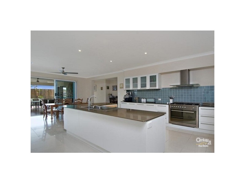 6 Shoal Court, Peregian Springs QLD 4573