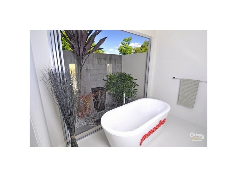 2 Glen Abby Avenue, Peregian Springs QLD 4573