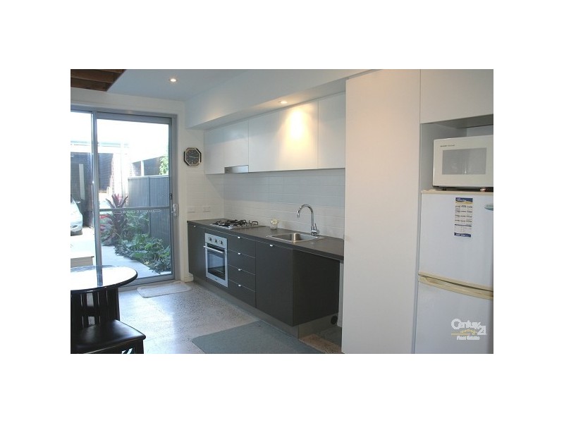 32 Lakefront Crescent, Varsity Lakes QLD 4227