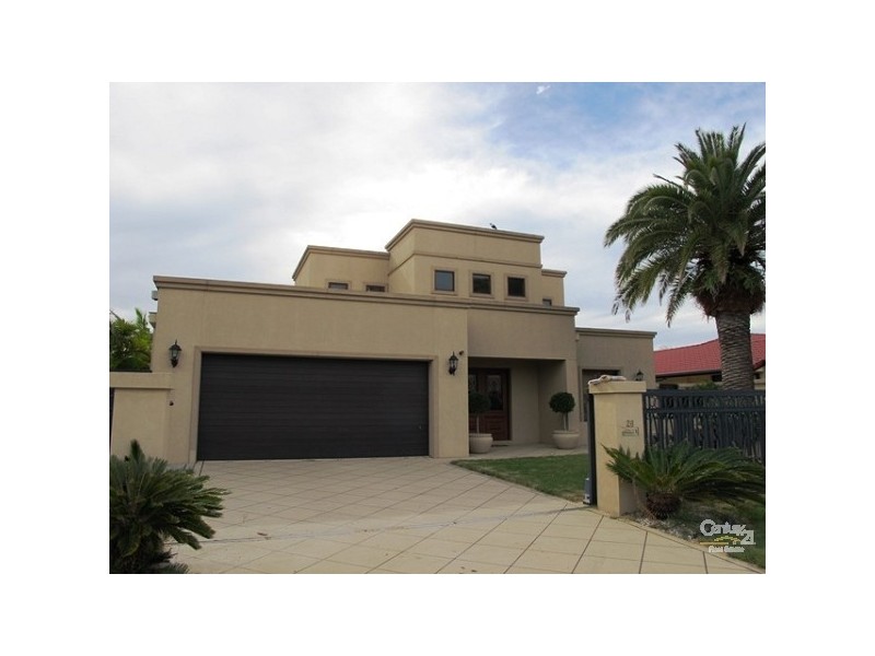 26 Shoalwater Court, Burleigh Waters QLD 4220