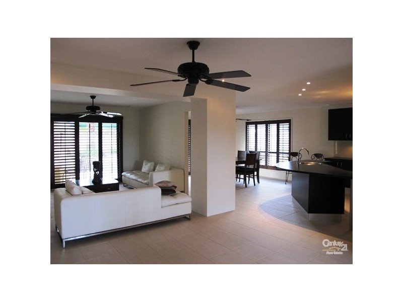 26 Shoalwater Court, Burleigh Waters QLD 4220