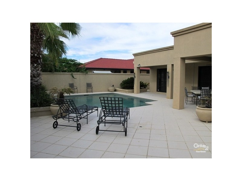 26 Shoalwater Court, Burleigh Waters QLD 4220