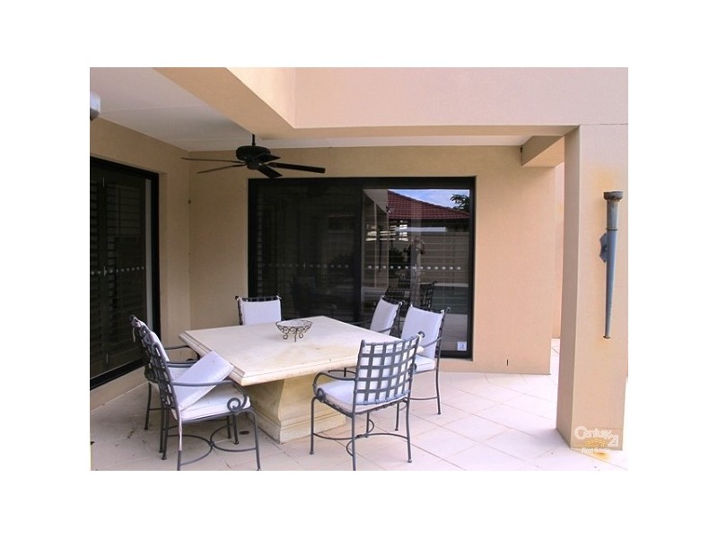 26 Shoalwater Court, Burleigh Waters QLD 4220