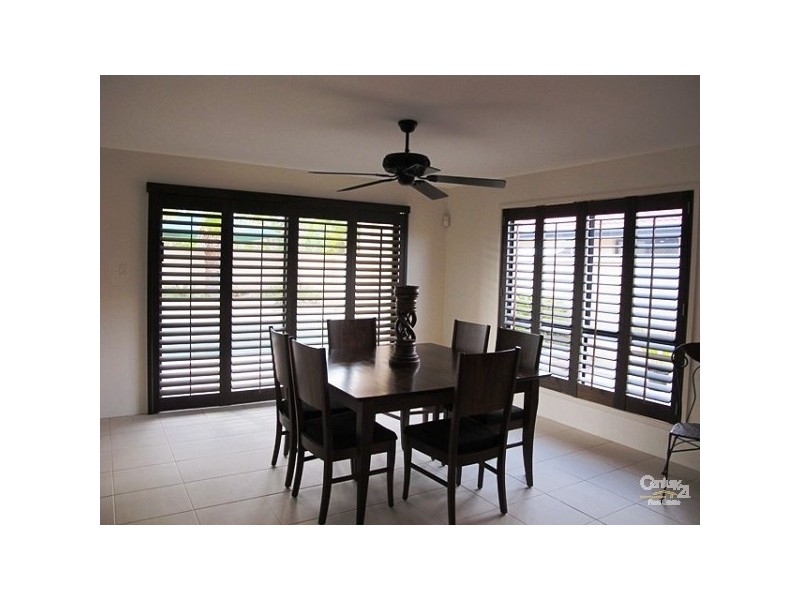 26 Shoalwater Court, Burleigh Waters QLD 4220