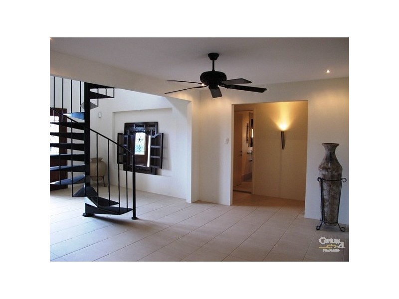 26 Shoalwater Court, Burleigh Waters QLD 4220