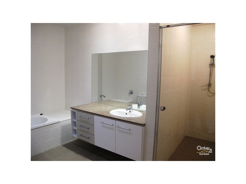 26 Moores Crescent, Varsity Lakes QLD 4227