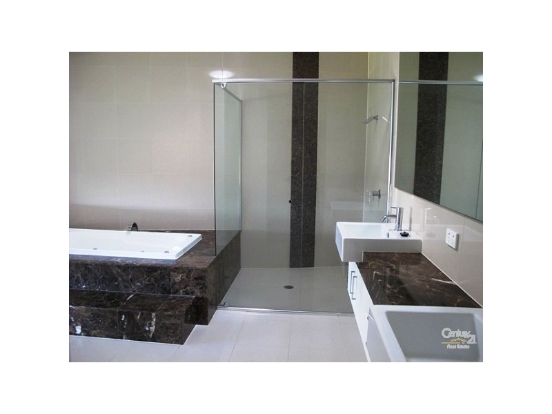 17/10 Valbonne Street, Varsity Lakes QLD 4227