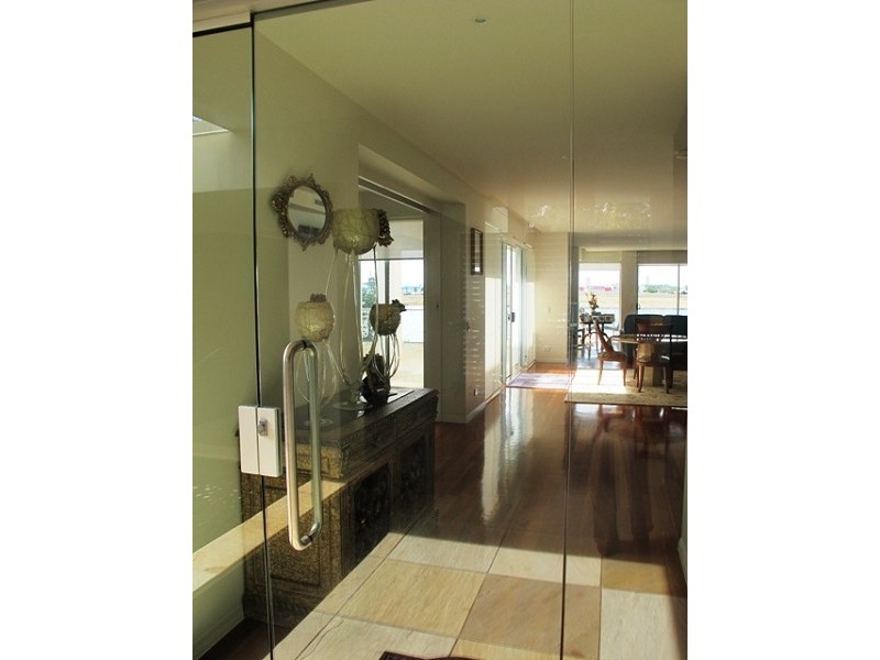 Villa 1/255 Varsity Parade, Varsity Lakes QLD 4227