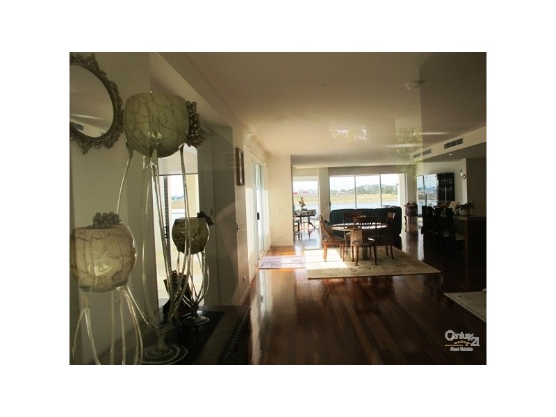 Villa 1/255 Varsity Parade, Varsity Lakes QLD 4227