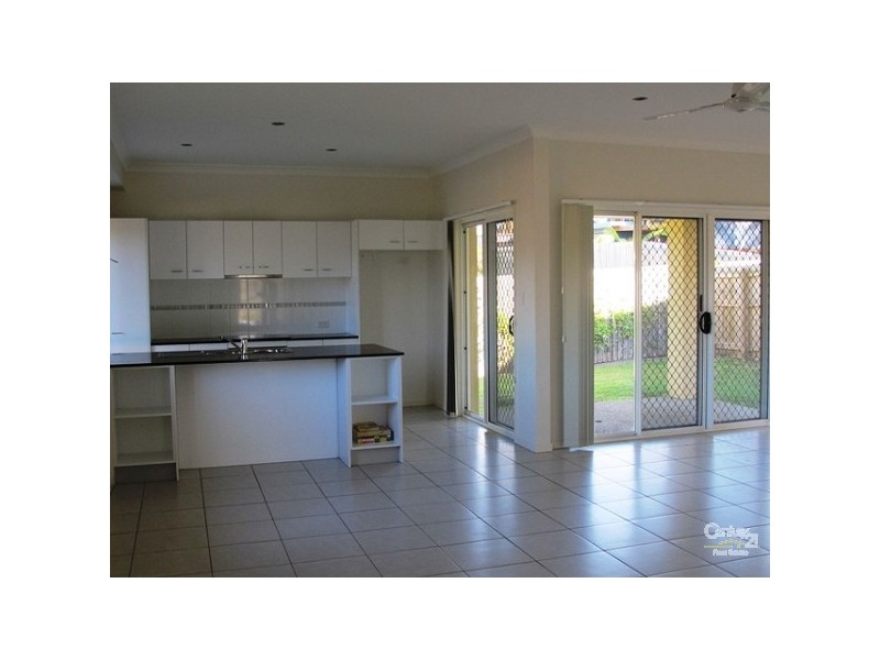 2 Pauls Lane, Varsity Lakes QLD 4227