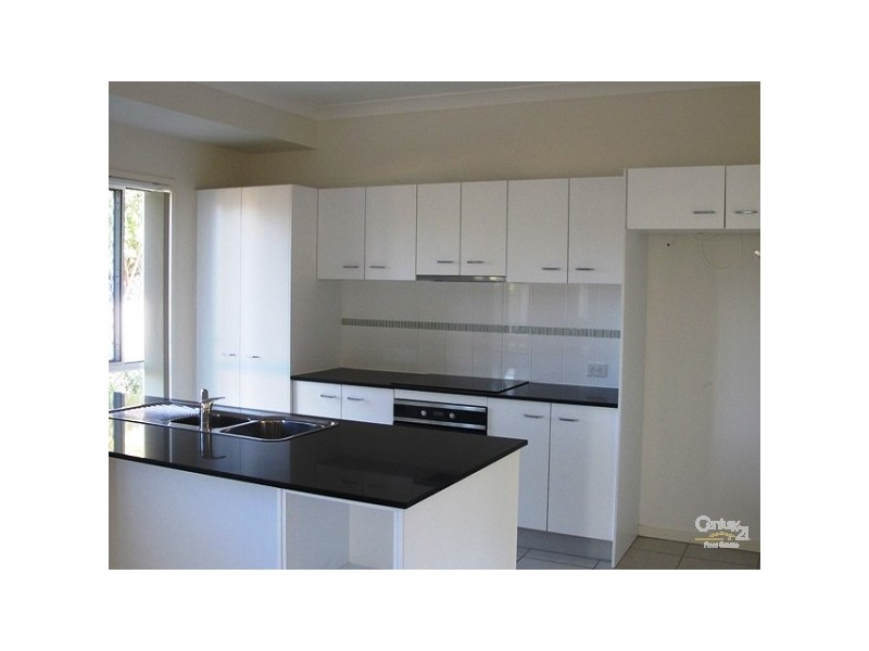 2 Pauls Lane, Varsity Lakes QLD 4227