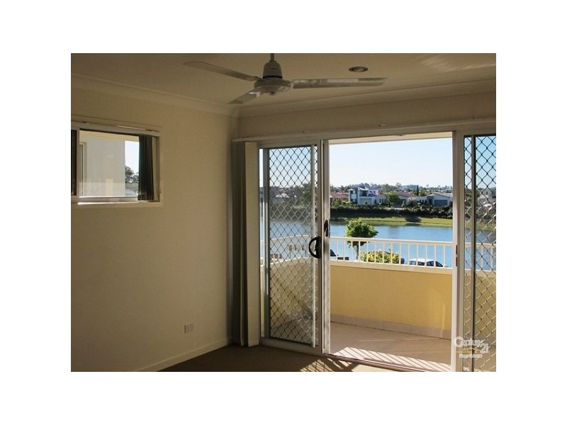 2 Pauls Lane, Varsity Lakes QLD 4227