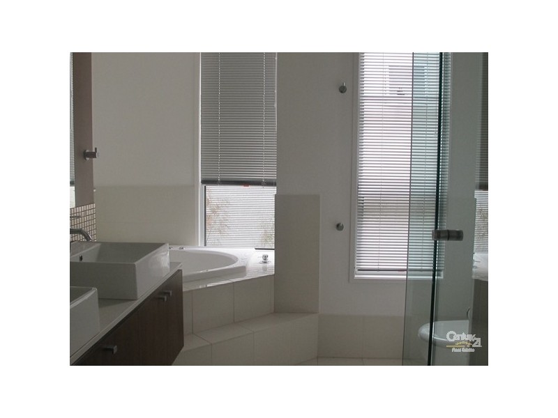 Varsity Lakes QLD 4227