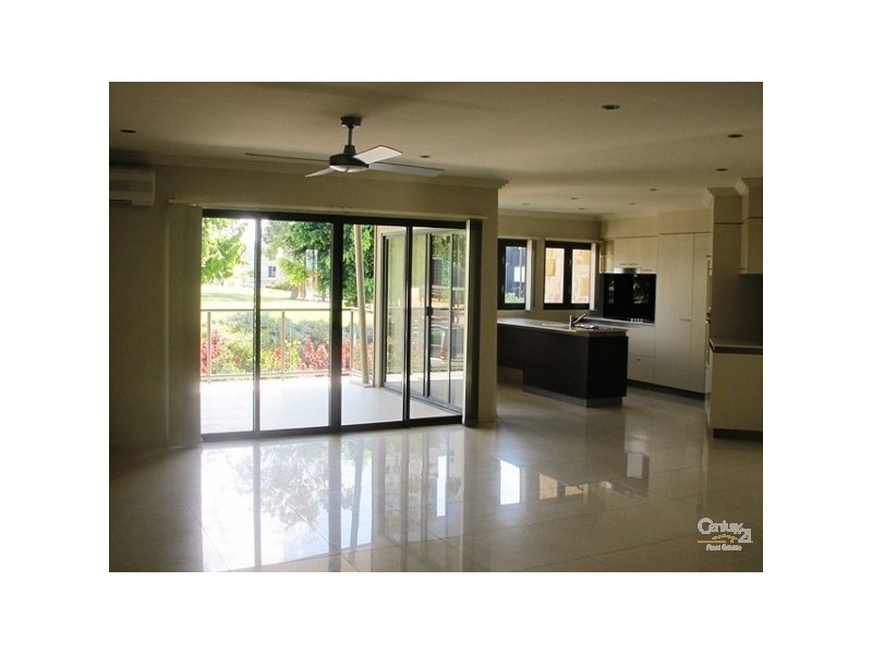 18 Menton Avenue, Varsity Lakes QLD 4227