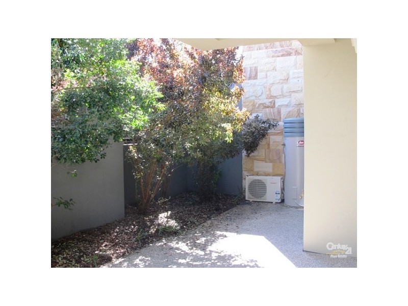 18 Menton Avenue, Varsity Lakes QLD 4227