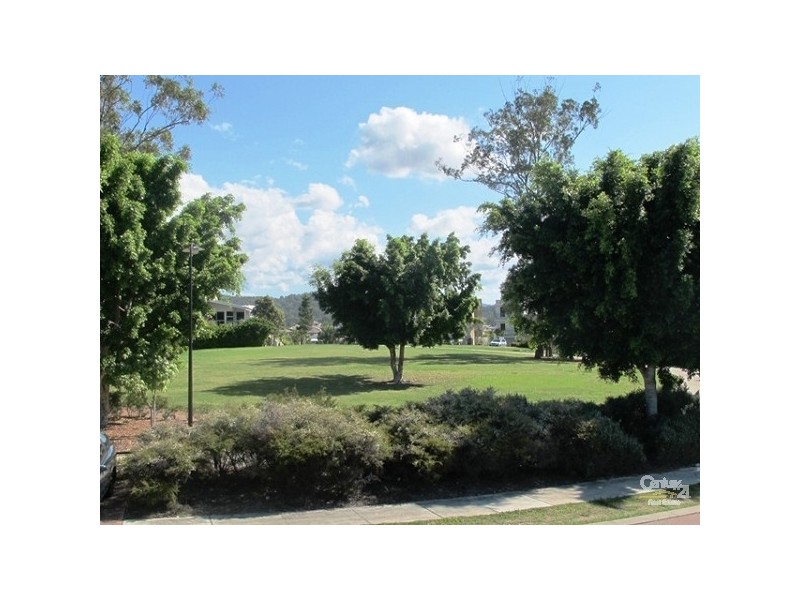 18 Menton Avenue, Varsity Lakes QLD 4227