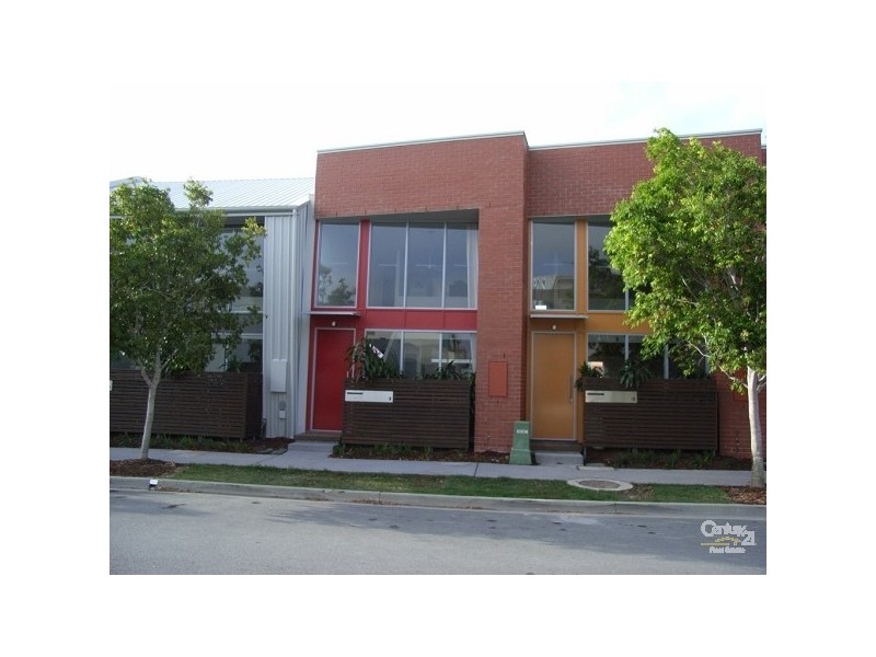 8 Watts Drive, Varsity Lakes QLD 4227