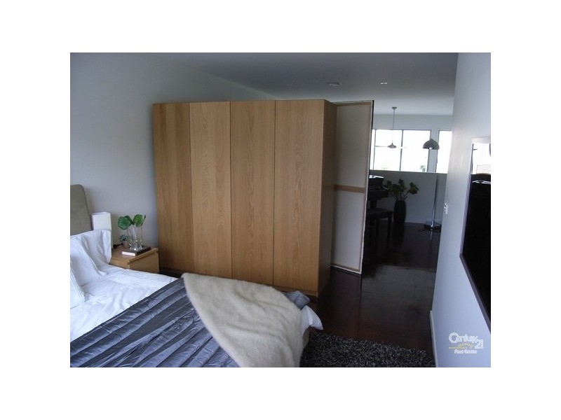 8 Watts Drive, Varsity Lakes QLD 4227