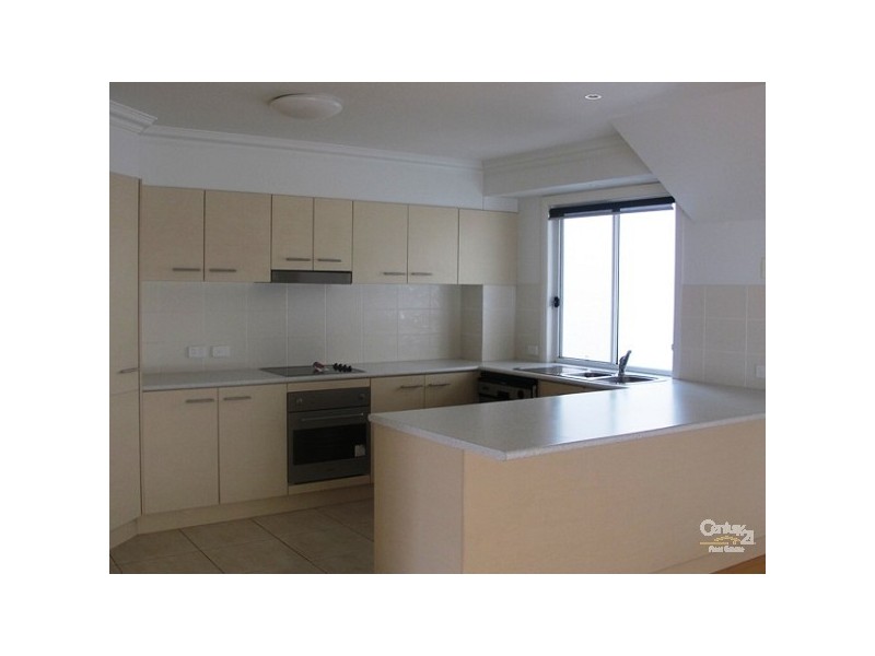 2/18 Tourangeau Crescent, Varsity Lakes QLD 4227