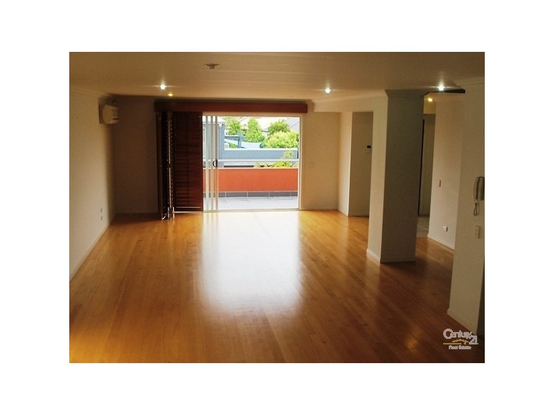 2/18 Tourangeau Crescent, Varsity Lakes QLD 4227